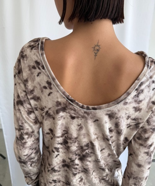 AIC.(エーアイシー)の「バックオープンベロアトップス(Tシャツ/カットソー・レディース・ベージュ/オフホワイト・FREE)」の14枚目の写真