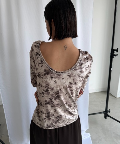 AIC.(エーアイシー)の「バックオープンベロアトップス(Tシャツ/カットソー・レディース・ベージュ/オフホワイト・FREE)」の12枚目の写真