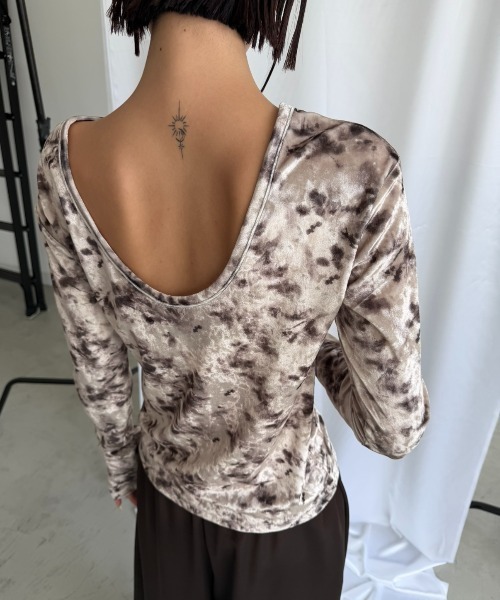 AIC.(エーアイシー)の「バックオープンベロアトップス(Tシャツ/カットソー・レディース・ベージュ/オフホワイト・FREE)」の13枚目の写真