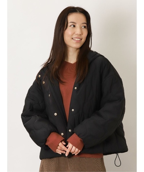 m.f.editorial（エムエフエディトリアル）の「【ショート丈】m.f.エディトリアルレディース フーデッド 中綿ブルゾン（ブルゾン・レディース・ベージュ/ブラック・LARGE/MEDIUM）」の2枚目の写真