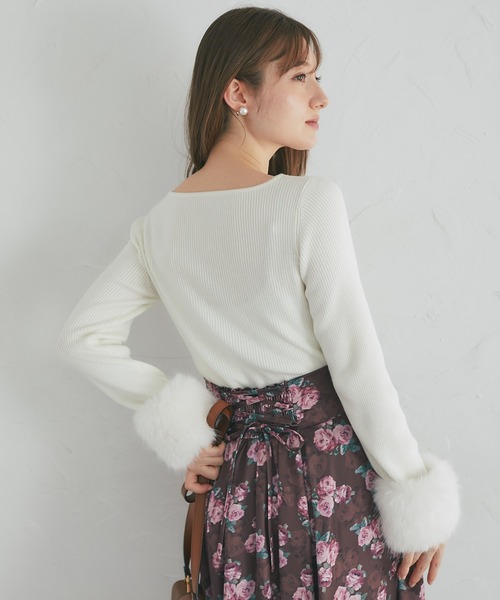 tocco closet(トッコ クローゼット)の「2WAY袖口ファー付きビジュー装飾ハートネックリブニットプルオーバー(ニット/セーター・レディース・オフホワイト/ピンク/グレー・M)」の15枚目の写真