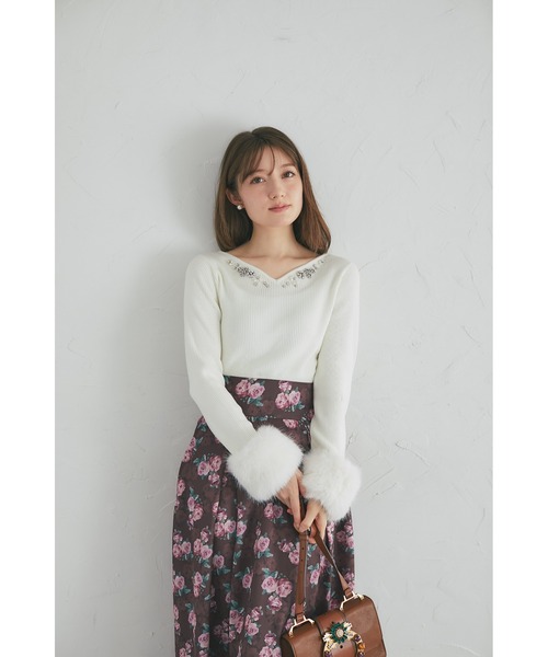 tocco closet(トッコ クローゼット)の「2WAY袖口ファー付きビジュー装飾ハートネックリブニットプルオーバー(ニット/セーター・レディース・オフホワイト/ピンク/グレー・M)」の12枚目の写真