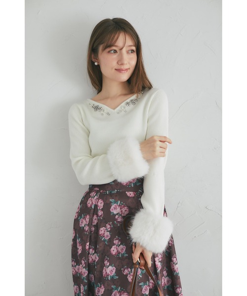 tocco closet(トッコ クローゼット)の「2WAY袖口ファー付きビジュー装飾ハートネックリブニットプルオーバー(ニット/セーター・レディース・オフホワイト/ピンク/グレー・M)」の13枚目の写真