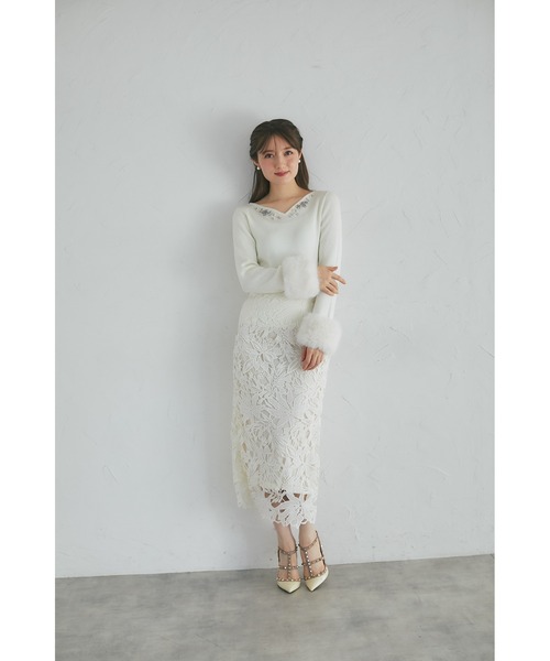 tocco closet(トッコ クローゼット)の「2WAY袖口ファー付きビジュー装飾ハートネックリブニットプルオーバー(ニット/セーター・レディース・オフホワイト/ピンク/グレー・M)」の4枚目の写真