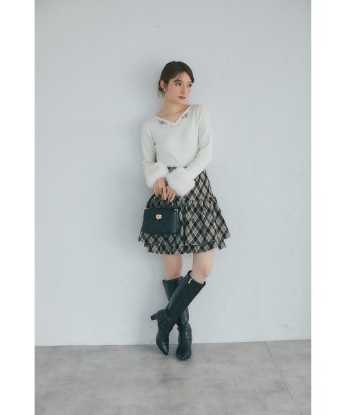 tocco closet(トッコ クローゼット)の「2WAY袖口ファー付きビジュー装飾ハートネックリブニットプルオーバー(ニット/セーター・レディース・オフホワイト/ピンク/グレー・M)」の5枚目の写真