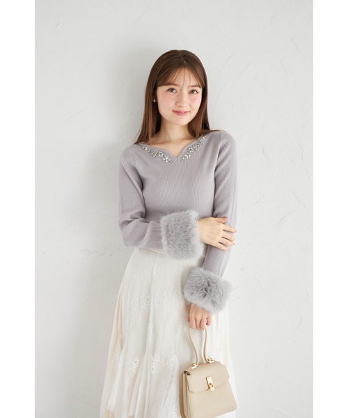 tocco closet(トッコ クローゼット)の「2WAY袖口ファー付きビジュー装飾ハートネックリブニットプルオーバー(ニット/セーター・レディース・オフホワイト/ピンク/グレー・M)」の18枚目の写真