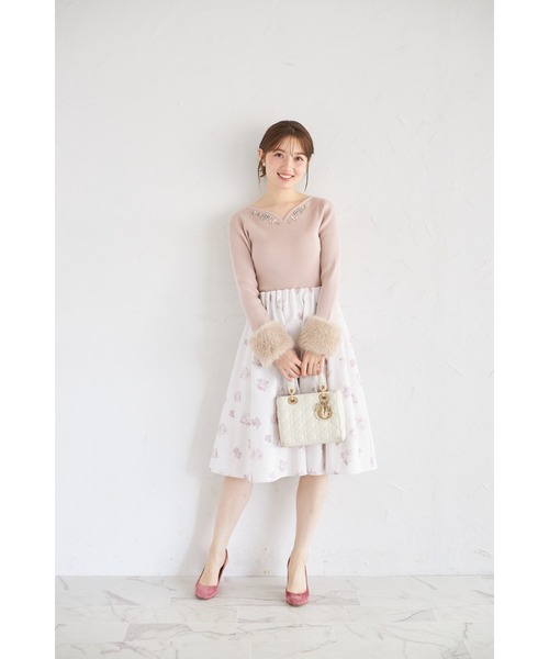 tocco closet(トッコ クローゼット)の「2WAY袖口ファー付きビジュー装飾ハートネックリブニットプルオーバー(ニット/セーター・レディース・オフホワイト/ピンク/グレー・M)」の21枚目の写真