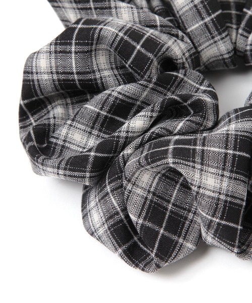 LOWRYS FARM（ローリーズファーム）の「アソートチェックシュシュ  632426（シュシュ・レディース・ブラウン/ライトブルー/ブラック/アイボリー/ブラック系その他・FREE）」の8枚目の写真