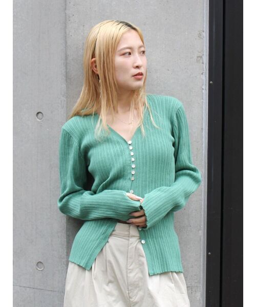 Ungrid（アングリッド）の「ボタンデザインニットカーディガン（カーディガン/ボレロ・レディース・アイボリー/ブラック/グリーン・FREE）」の3枚目の写真