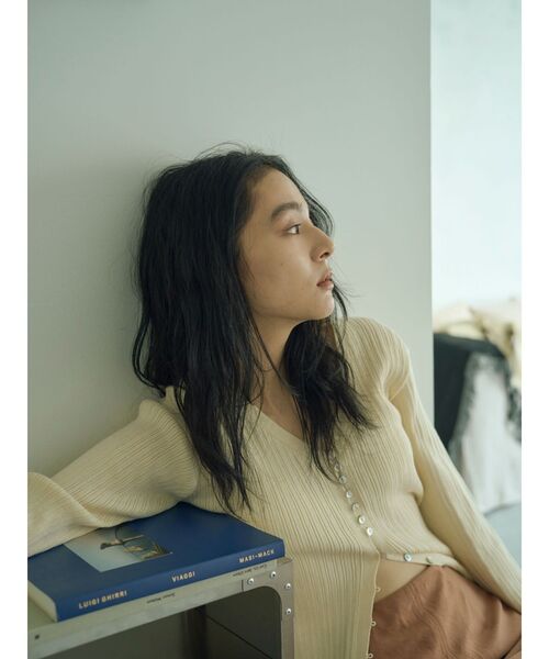 Ungrid（アングリッド）の「ボタンデザインニットカーディガン（カーディガン/ボレロ・レディース・アイボリー/ブラック/グリーン・FREE）」の5枚目の写真