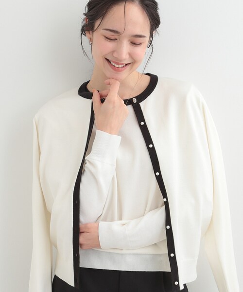 SHOO・LA・RUE（シューラルー）の「【洗濯機可/S-LL/アンサンブル可】シンプルきれい見え クルーネックカーディガン（カーディガン/ボレロ・レディース・ベビーピンク/イエロー系その他/ブラック系2/ホワイト系3・04/03/02/01）」の2枚目の写真