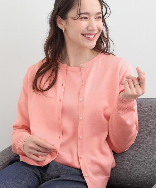 SHOO・LA・RUE（シューラルー）の「【洗濯機可/S-LL/アンサンブル可】シンプルきれい見え クルーネックカーディガン（カーディガン/ボレロ・レディース・ベビーピンク/イエロー系その他/ブラック系2/ホワイト系3・04/03/02/01）」の4枚目の写真