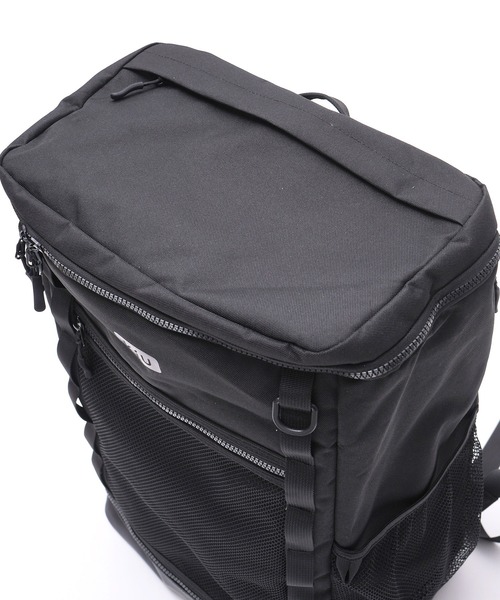 KiU(キウ)の「大容量スクエアバックパック 15インチPC対応 (34L)(バックパック/リュック・メンズ・ブラック/サンドベージュ・FREE)」の8枚目の写真