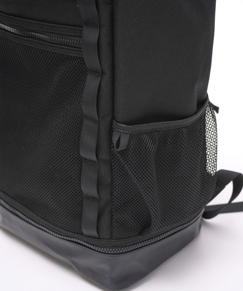 KiU(キウ)の「大容量スクエアバックパック 15インチPC対応 (34L)(バックパック/リュック・メンズ・ブラック/サンドベージュ・FREE)」の12枚目の写真