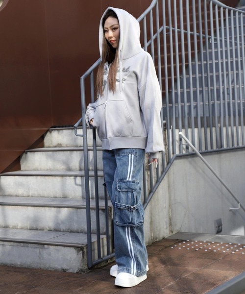 ANAP（アナップ）の「裏起毛ボリュームフーディーＷジップスウェットパーカー（パーカー・レディース・カーキ/グレー/ダークアッシュ/ピンク・F）」の11枚目の写真