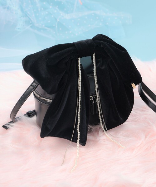 CAROLINA GLASER（カロリナ グレイサー）の「ベロア リボン パール バニティバッグ（ショルダーバッグ・レディース・ブラック・ONE SIZE）」の2枚目の写真