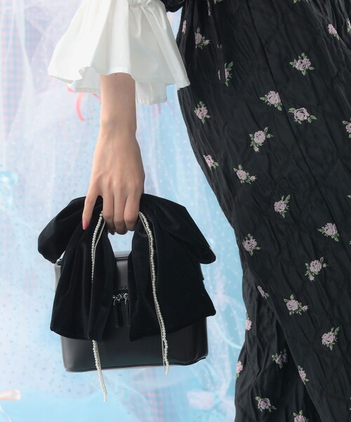 CAROLINA GLASER（カロリナ グレイサー）の「ベロア リボン パール バニティバッグ（ショルダーバッグ・レディース・ブラック・ONE SIZE）」の5枚目の写真