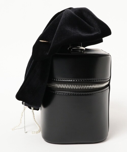 CAROLINA GLASER（カロリナ グレイサー）の「ベロア リボン パール バニティバッグ（ショルダーバッグ・レディース・ブラック・ONE SIZE）」の11枚目の写真