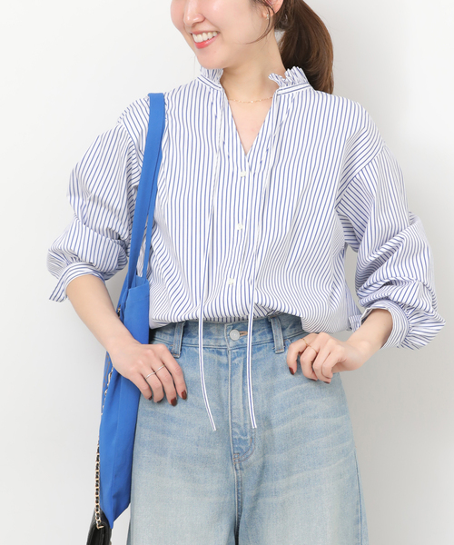 JOURNAL STANDARD relume（ジャーナルスタンダード　レリューム）の「ハイカウントストライプスタンドカラー2way（シャツ/ブラウス・レディース・ホワイト系その他/サックスブルー・FREE）」の2枚目の写真