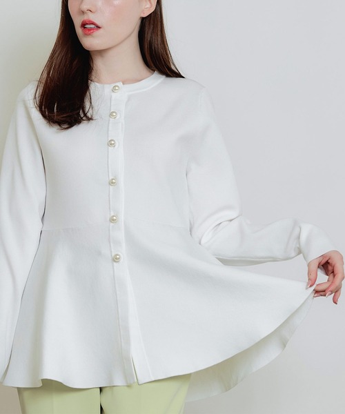 PICCIN PERLA（ピッチンペルラ）の「パールボタンペプラムカーディガン（カーディガン/ボレロ・レディース・ブラック/オフホワイト・M）」の2枚目の写真