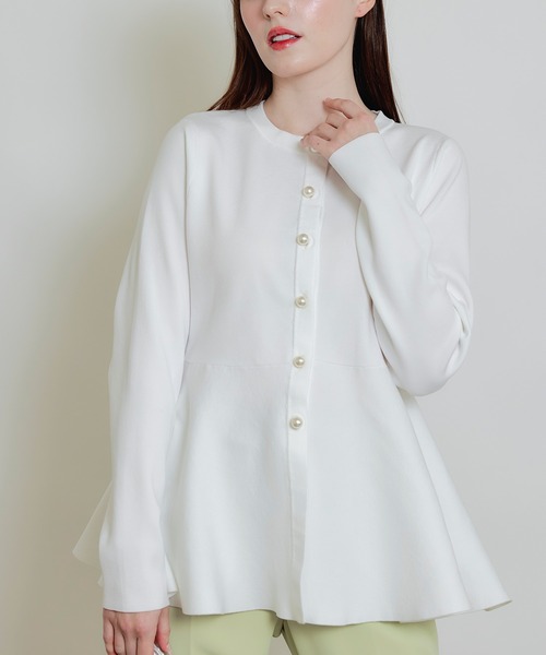 PICCIN PERLA（ピッチンペルラ）の「パールボタンペプラムカーディガン（カーディガン/ボレロ・レディース・ブラック/オフホワイト・M）」の3枚目の写真