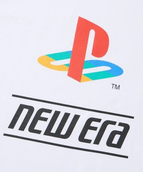 NEW ERA(ニューエラ)の「【NEW ERA】長袖 オーバーサイズド コットン Tシャツ PlayStation プレイステーション ファミリーマーク ニューエラロゴ(Tシャツ/カットソー・メンズ・ブラック/ホワイト・S/L/M)」の4枚目の写真