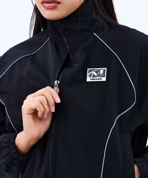 MIHAK(ミハク)の「メタルプレートパイピングクロップウォームアップジャケット(ブラック)(ジャージ・レディース・その他・1/2)」の12枚目の写真