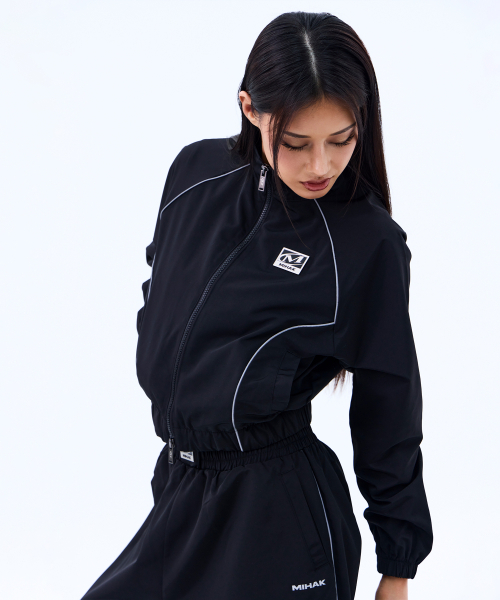 MIHAK(ミハク)の「メタルプレートパイピングクロップウォームアップジャケット(ブラック)(ジャージ・レディース・その他・1/2)」の10枚目の写真