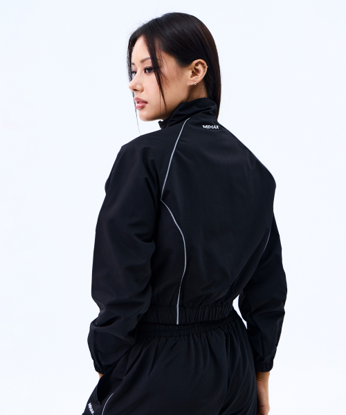 MIHAK(ミハク)の「メタルプレートパイピングクロップウォームアップジャケット(ブラック)(ジャージ・レディース・その他・1/2)」の8枚目の写真