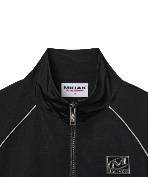 MIHAK(ミハク)の「メタルプレートパイピングクロップウォームアップジャケット(ブラック)(ジャージ・レディース・その他・1/2)」の4枚目の写真