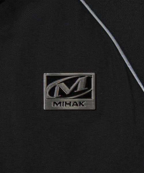 MIHAK(ミハク)の「メタルプレートパイピングクロップウォームアップジャケット(ブラック)(ジャージ・レディース・その他・1/2)」の3枚目の写真