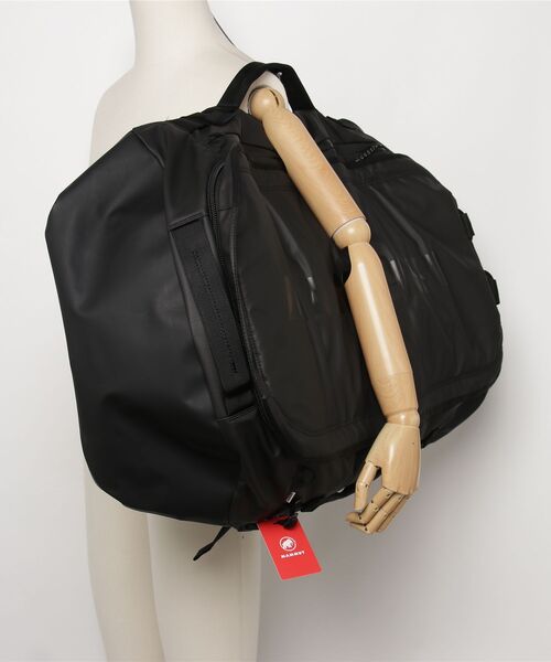 Mammut（マムート）の「【背負えるダッフルバッグ】カーゴ 100L / Cargo 100（ボストンバッグ・メンズ・ブラック/レッド・100L）」の7枚目の写真