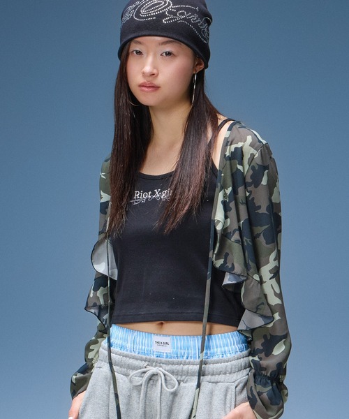 X-girl(エックスガール)の「HIBISCUS CAMOUFLAGE BLOUSE(シャツ/ブラウス・レディース・グレー/カモフラージュ・ONE SIZE)」の2枚目の写真