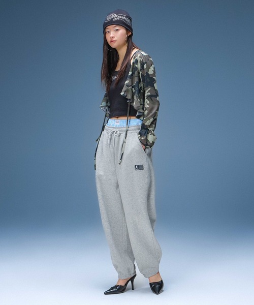 X-girl(エックスガール)の「HIBISCUS CAMOUFLAGE BLOUSE(シャツ/ブラウス・レディース・グレー/カモフラージュ・ONE SIZE)」の13枚目の写真