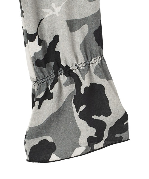 X-girl(エックスガール)の「HIBISCUS CAMOUFLAGE BLOUSE(シャツ/ブラウス・レディース・グレー/カモフラージュ・ONE SIZE)」の19枚目の写真