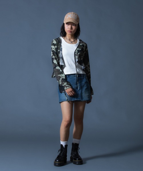 X-girl(エックスガール)の「HIBISCUS CAMOUFLAGE BLOUSE(シャツ/ブラウス・レディース・グレー/カモフラージュ・ONE SIZE)」の3枚目の写真