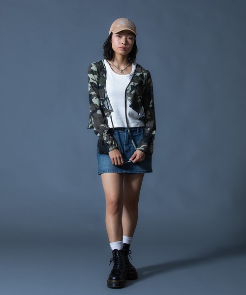 X-girl(エックスガール)の「HIBISCUS CAMOUFLAGE BLOUSE(シャツ/ブラウス・レディース・グレー/カモフラージュ・ONE SIZE)」の4枚目の写真