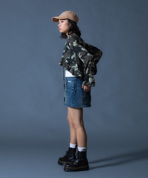 X-girl(エックスガール)の「HIBISCUS CAMOUFLAGE BLOUSE(シャツ/ブラウス・レディース・グレー/カモフラージュ・ONE SIZE)」の6枚目の写真