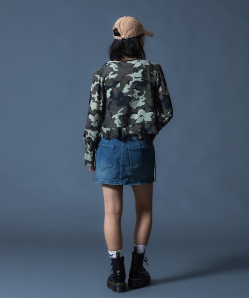 X-girl(エックスガール)の「HIBISCUS CAMOUFLAGE BLOUSE(シャツ/ブラウス・レディース・グレー/カモフラージュ・ONE SIZE)」の10枚目の写真