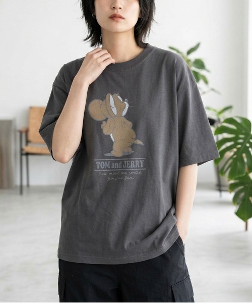 Tom&Jerry(トムアンドジェリー)の「【TOM&JERRY/トムとジェリー】USD加工プリント半袖Tシャツ/ バックプリントTシャツ/ユニセックス(Tシャツ/カットソー・メンズ・スミクロ/アイボリー/ネイビー/サーモンピンク・L/M/LL)」の2枚目の写真