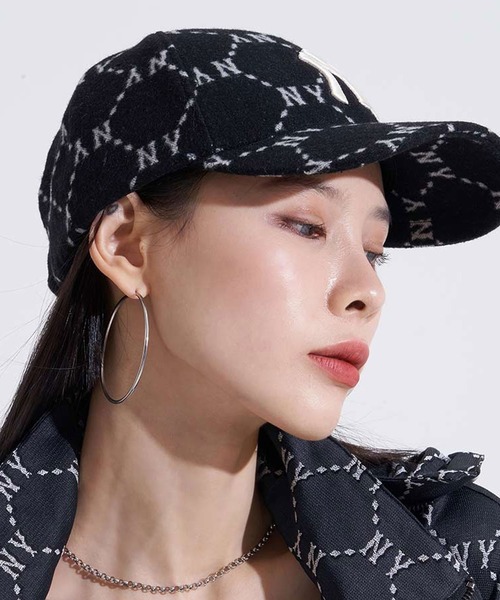 MLB(メジャーリーグベースボール)の「エムエルビー【MLB】- ニューヨーク・ヤンキース キャップ 【New York Yankees JAQUARD STRUCTURE BALL CAP BLACK 3ACPMW126】】(キャップ・レディース・ブラック・FREE)」の2枚目の写真