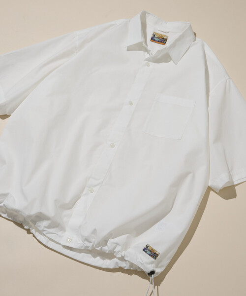 FREAK'S STORE(フリークスストア)の「タイプライター スピンドル レギュラーカラー ショートスリーブシャツ/裾ドローコード(シャツ/ブラウス・メンズ・ホワイト/ネイビー/イエロー/ブルー/サックスブルー/その他9・SMALL/MEDIUM/LARGE)」の2枚目の写真
