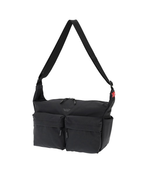 Manhattan Portage（マンハッタンポーテージ）の「NEUES VELOCITY SHOULDER BAG (LG) TUSSAH PVC（ショルダーバッグ・メンズ・ブラック・MEDIUM）」の9枚目の写真