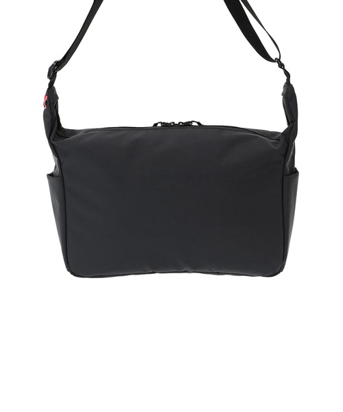 Manhattan Portage（マンハッタンポーテージ）の「NEUES VELOCITY SHOULDER BAG (LG) TUSSAH PVC（ショルダーバッグ・メンズ・ブラック・MEDIUM）」の12枚目の写真