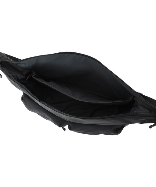 Manhattan Portage（マンハッタンポーテージ）の「NEUES VELOCITY SHOULDER BAG (LG) TUSSAH PVC（ショルダーバッグ・メンズ・ブラック・MEDIUM）」の17枚目の写真