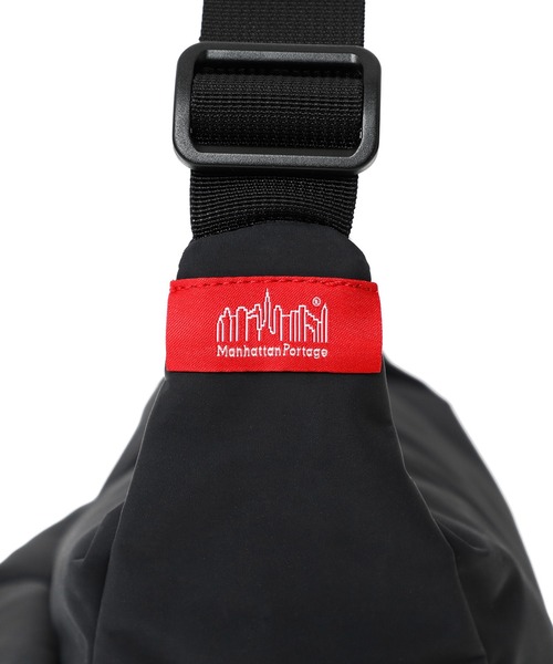 Manhattan Portage（マンハッタンポーテージ）の「NEUES VELOCITY SHOULDER BAG (LG) TUSSAH PVC（ショルダーバッグ・メンズ・ブラック・MEDIUM）」の19枚目の写真