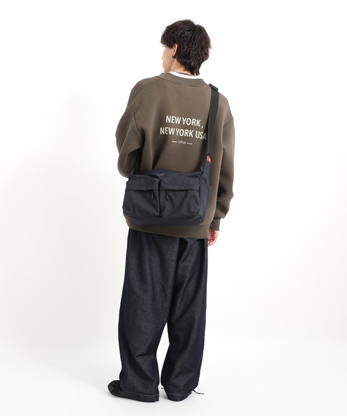 Manhattan Portage（マンハッタンポーテージ）の「NEUES VELOCITY SHOULDER BAG (LG) TUSSAH PVC（ショルダーバッグ・メンズ・ブラック・MEDIUM）」の8枚目の写真