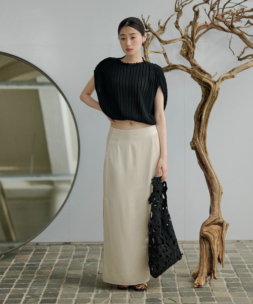 LAULEN(ローレン)の「boxy back button pleats tops /ボクシーバックボタンプリーツトップス(ニット/セーター・レディース・ブラック/ブルー/オートミール/アイボリー・FREE)」の10枚目の写真