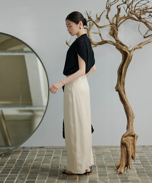 LAULEN(ローレン)の「boxy back button pleats tops /ボクシーバックボタンプリーツトップス(ニット/セーター・レディース・ブラック/ブルー/オートミール/アイボリー・FREE)」の11枚目の写真