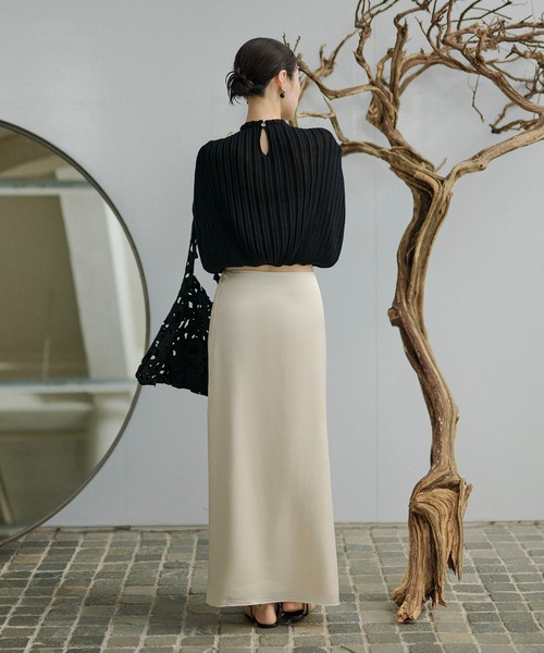 LAULEN(ローレン)の「boxy back button pleats tops /ボクシーバックボタンプリーツトップス(ニット/セーター・レディース・ブラック/ブルー/オートミール/アイボリー・FREE)」の12枚目の写真